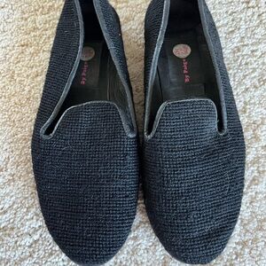 BY PAIGE. SOLID BLACK NEEDLEPOINT LOAFERS/FLATS. SIZE 8. EXCELLENT.